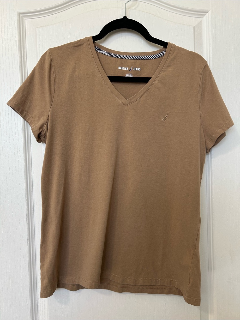 Nautica Jeans V-Neck Tee in Camel